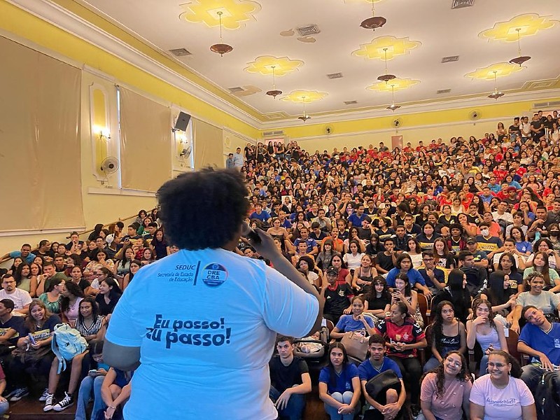 Estudantes de Primavera do Leste participam de Aulão Inaugural do Pré-Enem Digit@l MT em Cuiabá