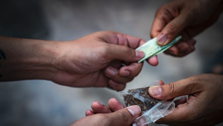 Jovens são detidos com droga em Primavera do Leste