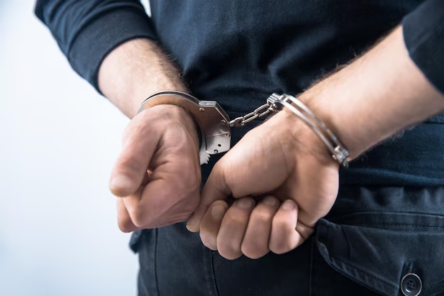 Homem é esfaqueado em alojamento de Água Boa