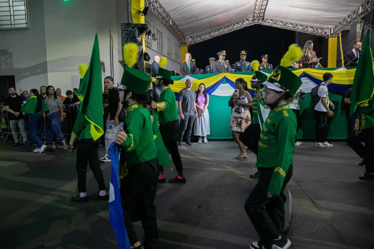 Abilio compara desfile de Cuiabá com ato de Lula em Brasília