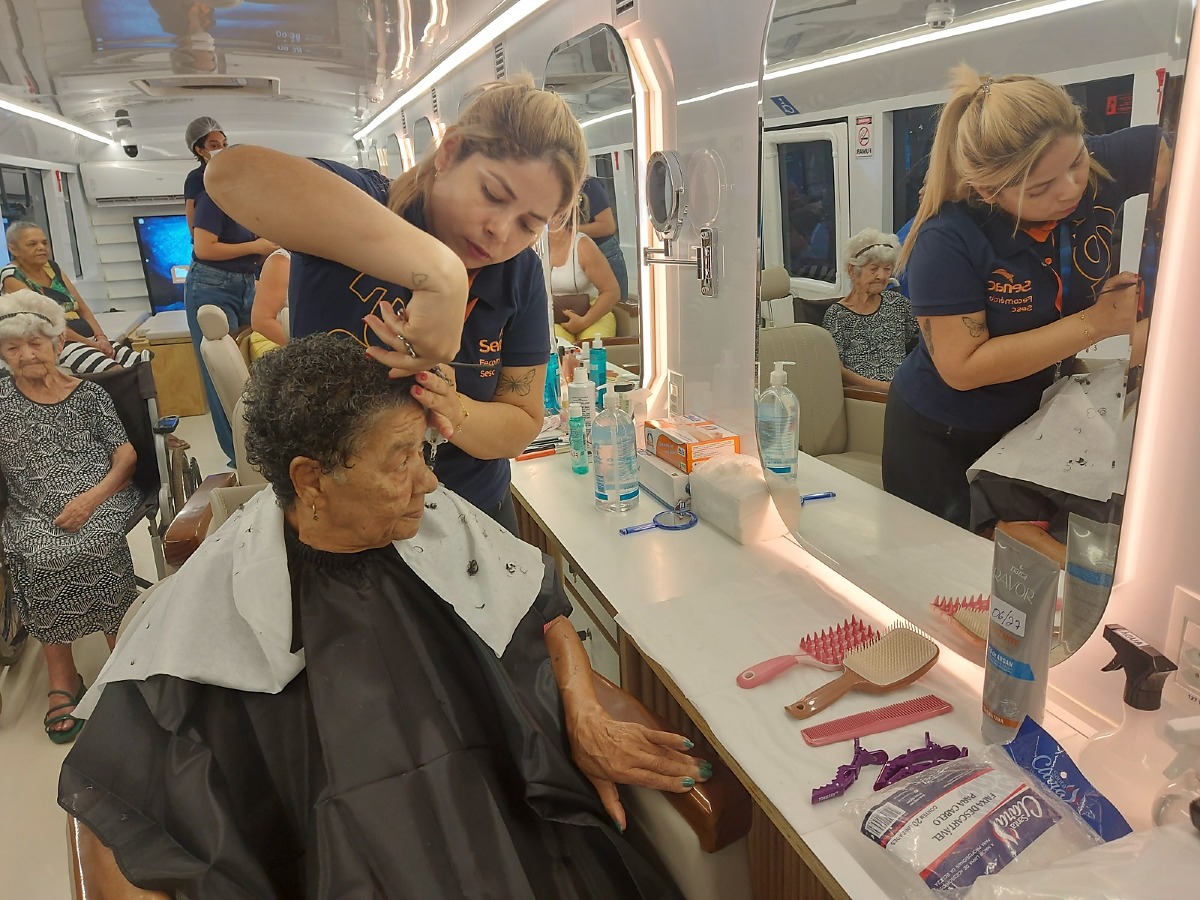 Ação de saúde e beleza beneficia idosos em Cuiabá MT