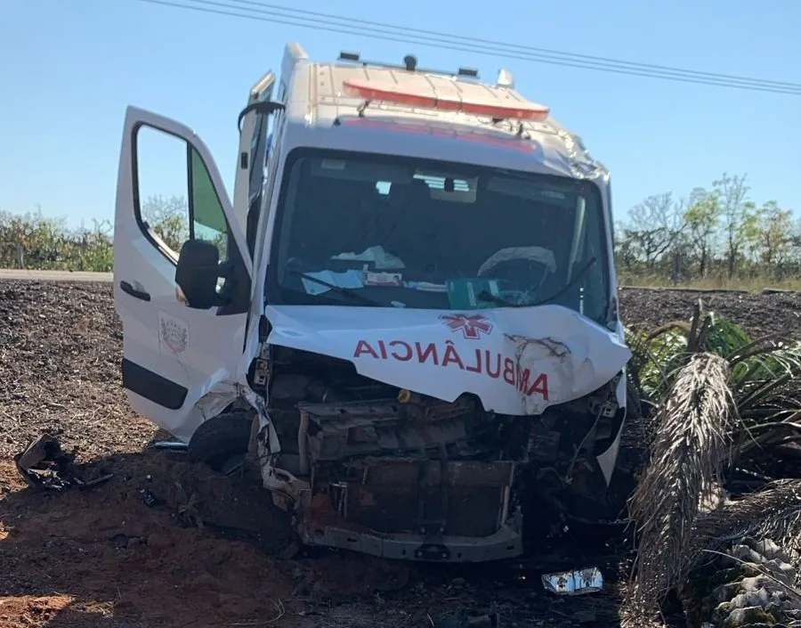 Ambulância sofre acidente a caminho de Cuiabá em Chapada dos Guimarães