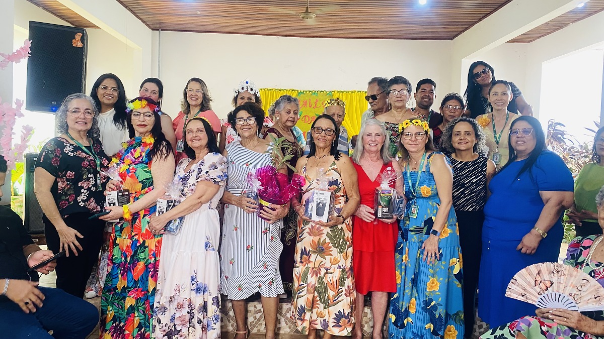 Baile da Primavera reúne idosos e elege corte em Cuiabá MT