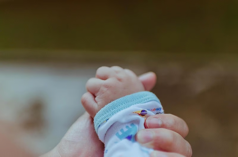 Bebê de 6 meses é resgatada após fuga em mata em MT