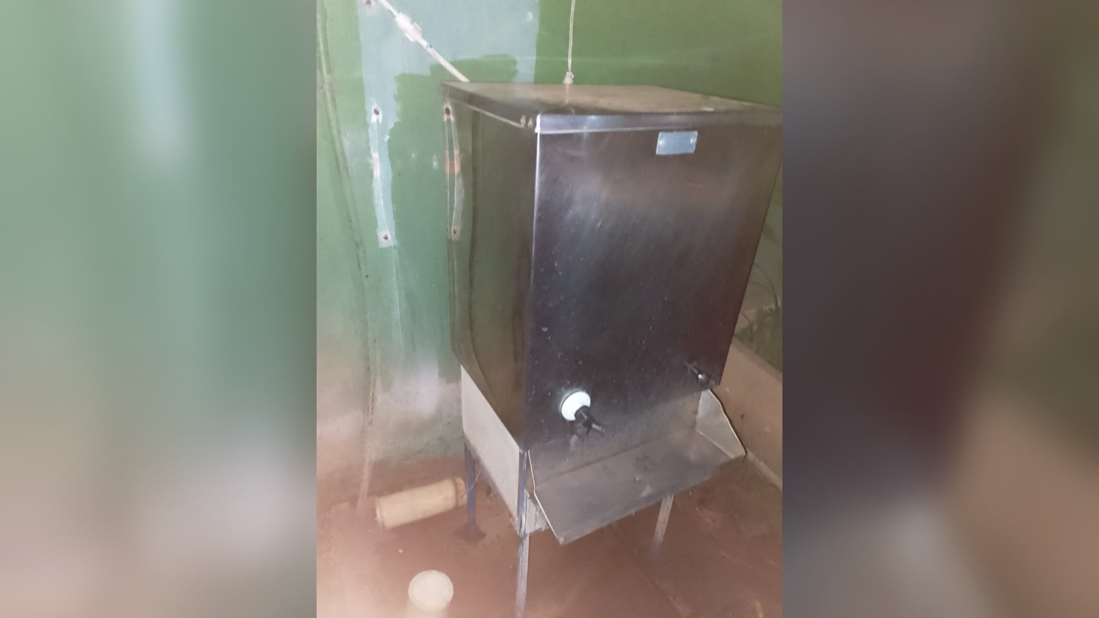 Bebedouro quebrado há seis meses revolta frequentadores em Lucas do Rio Verde