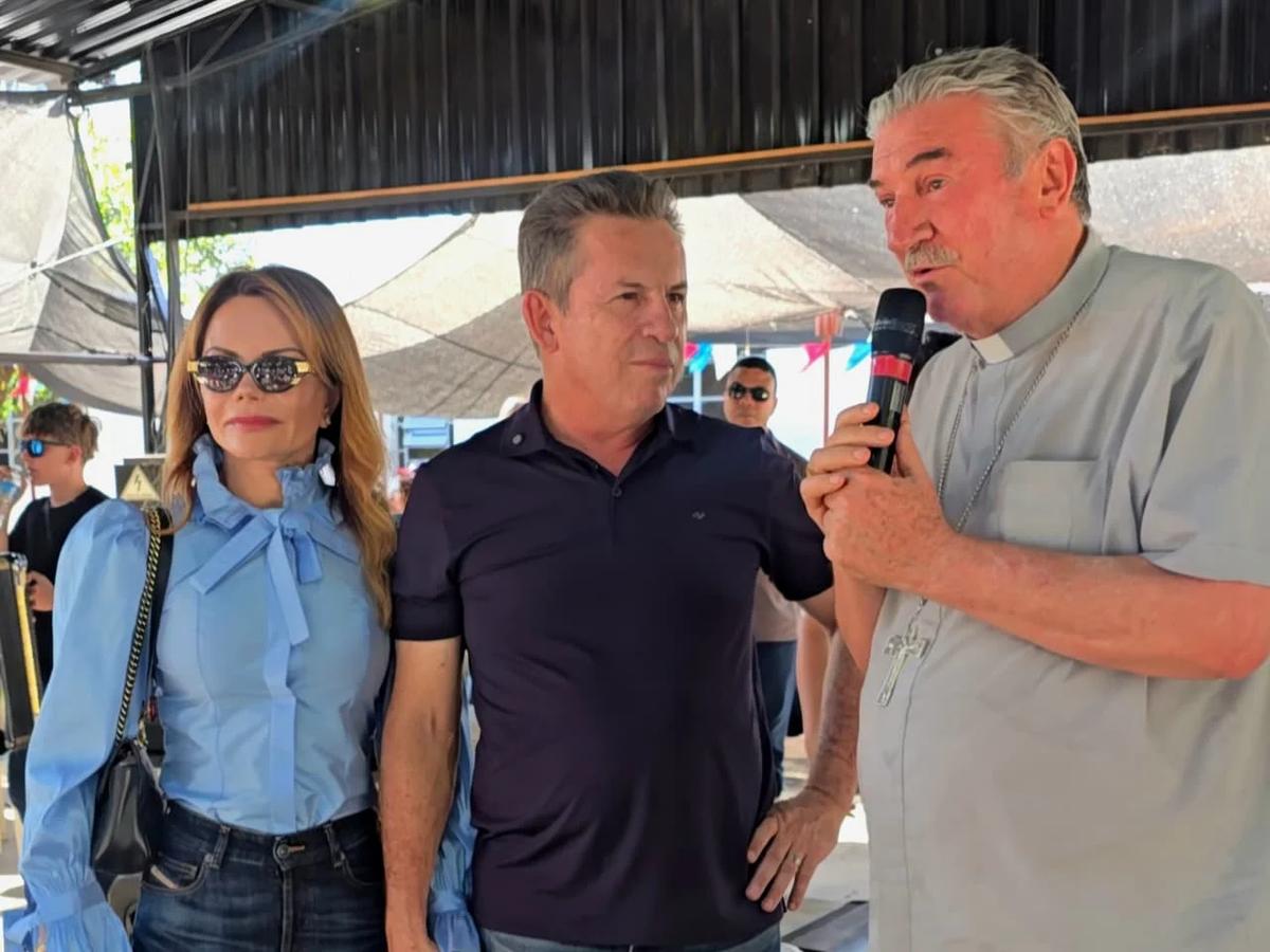 Bispo elogia Mauro e Virginia Mendes em Diamantino MT