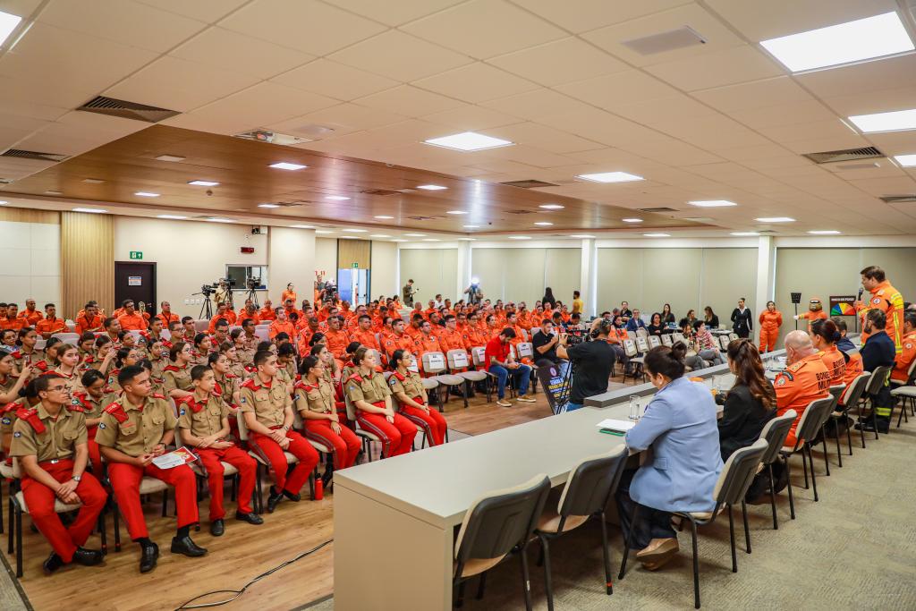 Bombeiros iniciam ação contra incêndios em MT