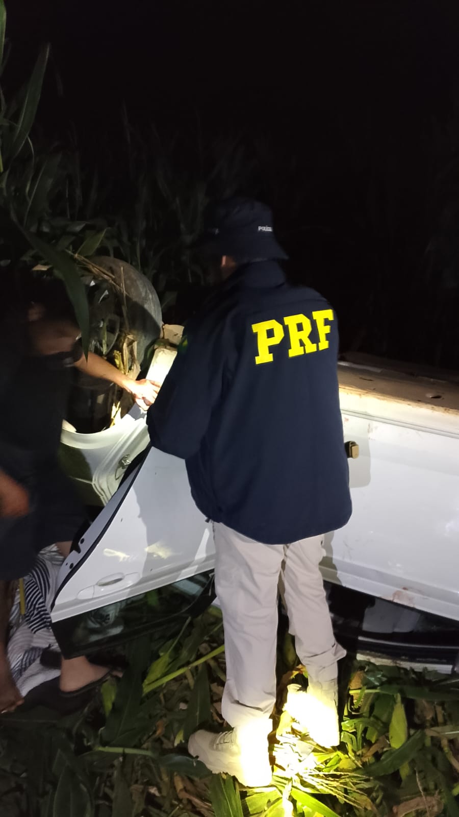 Capotamento deixa jovem ferido na BR-070 em Primavera do Leste