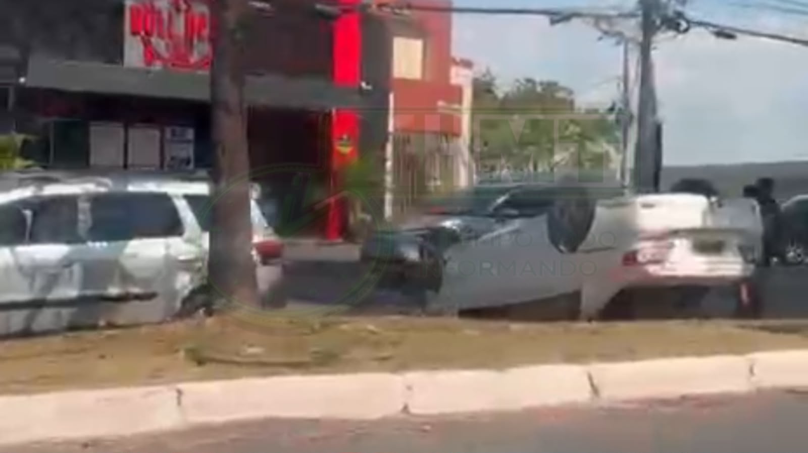 Capotamentos no trânsito deixam veículos tombados em Cuiabá e Várzea Grande
