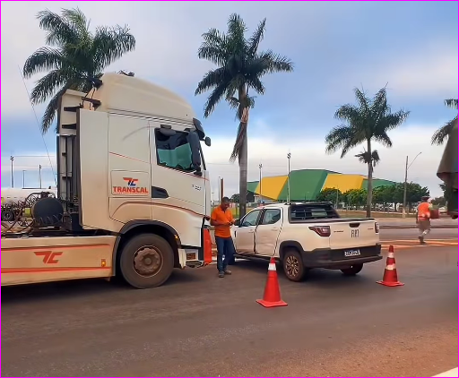 Carreta arrasta Fiat Strada em acidente na MT-130 em Primavera