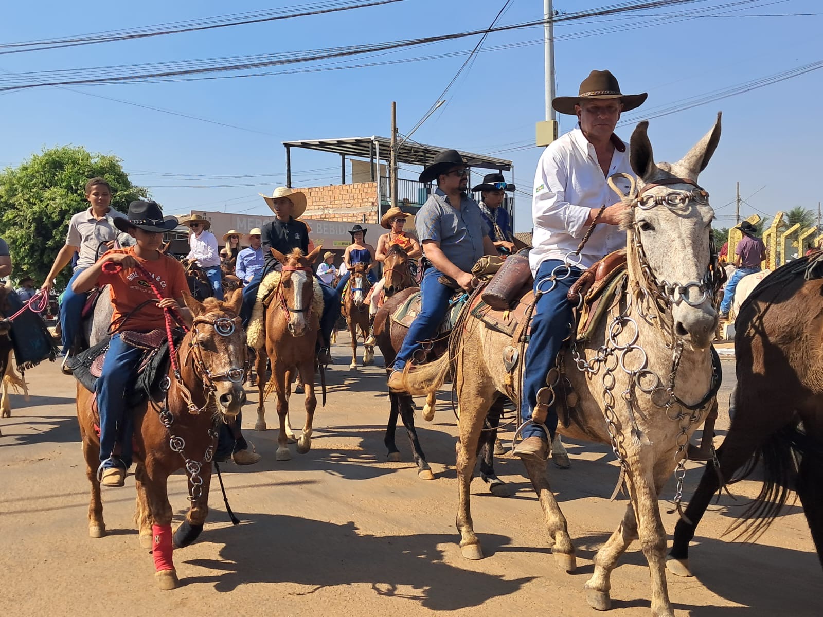 Cavalgada da Expo Primavera reúne comitivas regionais
