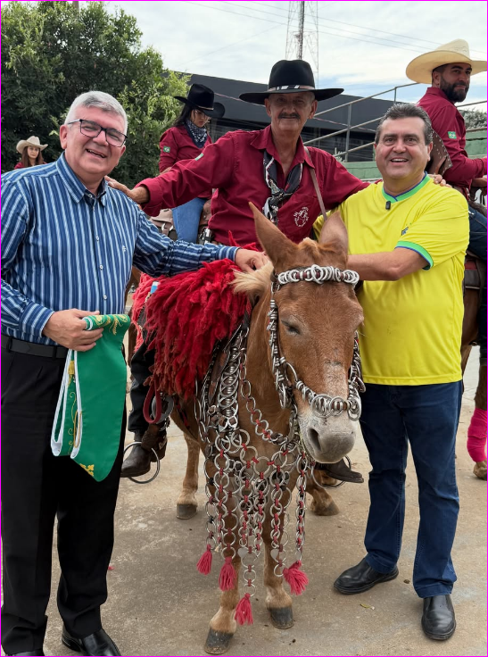 Cavalgada reúne comitivas na Semana do Cavalo em Primavera