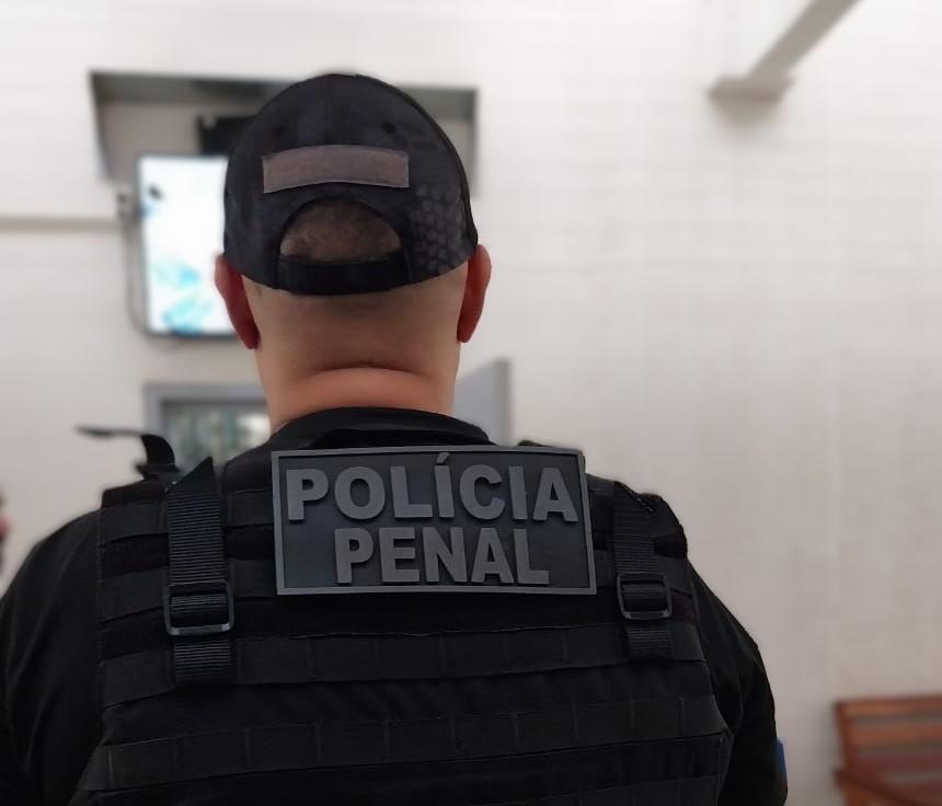 Celular é apreendido com detento no HMC em Cuiabá