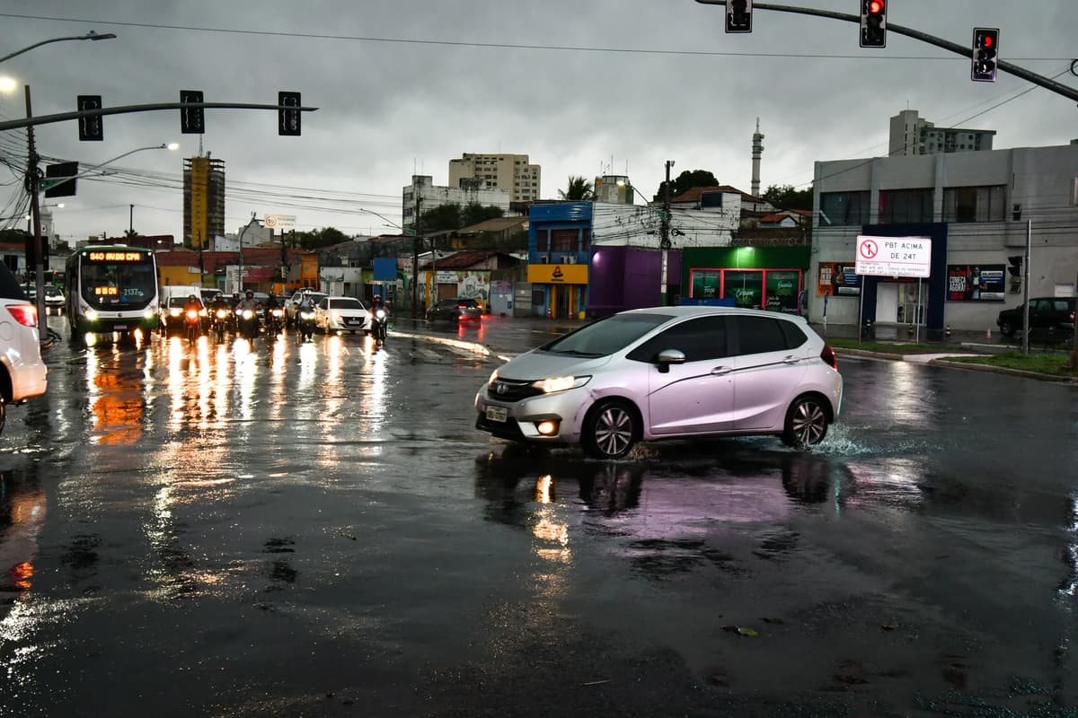 Chuva da madrugada surpreende Cuiabá e atinge média de outubro