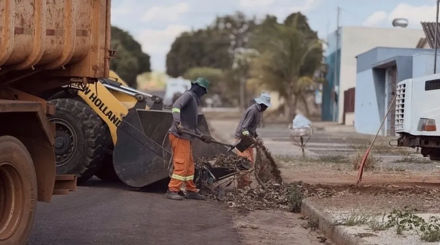 Coleta de lixo volumoso atende bairros em Canarana MT