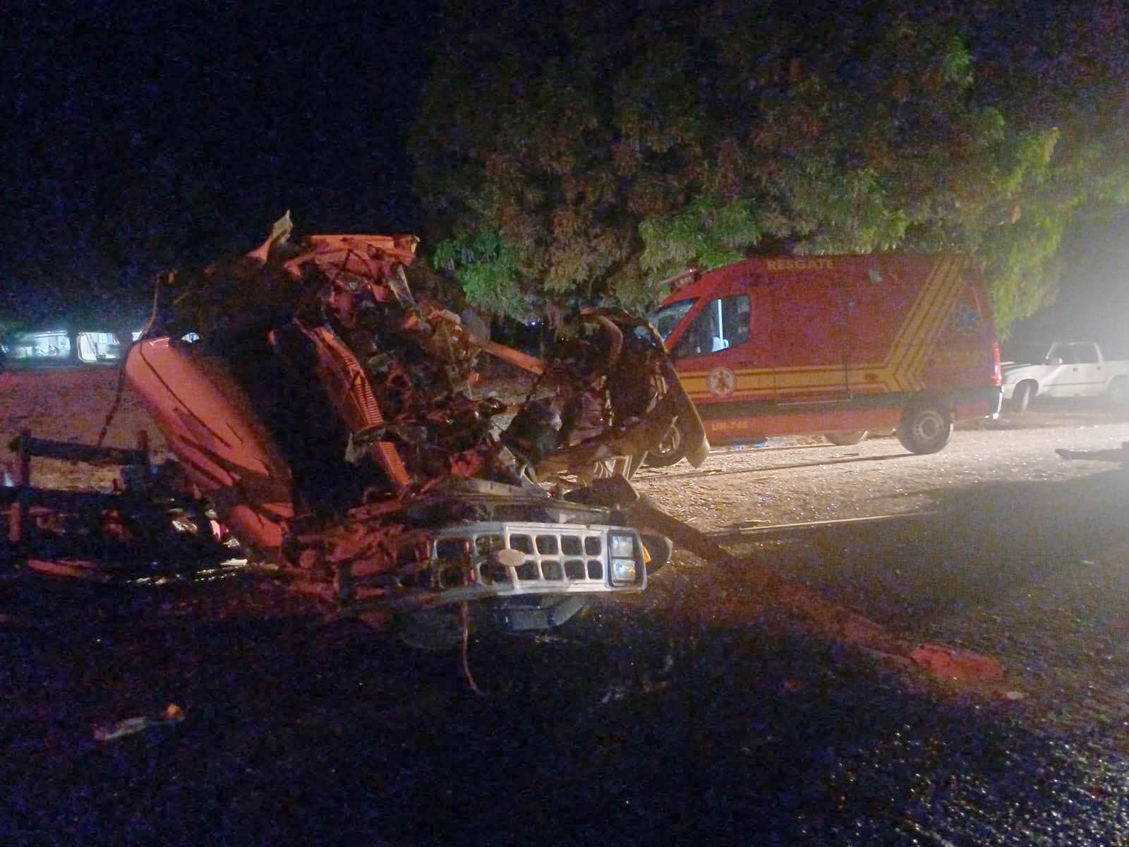 Colisão entre caminhonete e caminhão mata homem na MT-419