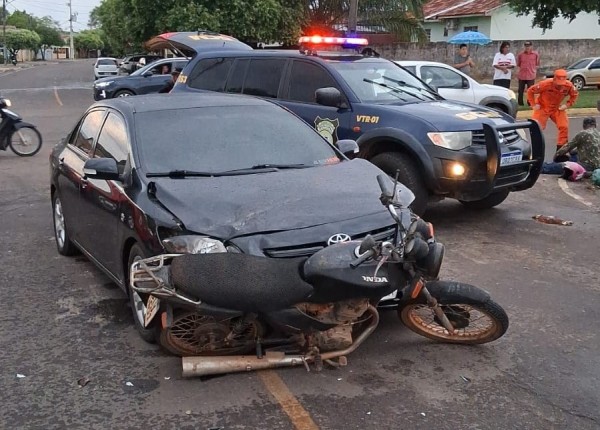 Colisão entre carro e moto deixa dois feridos em Colíder