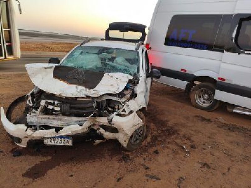 Colisão entre carro e van deixa seis feridos na BR-070 em MT