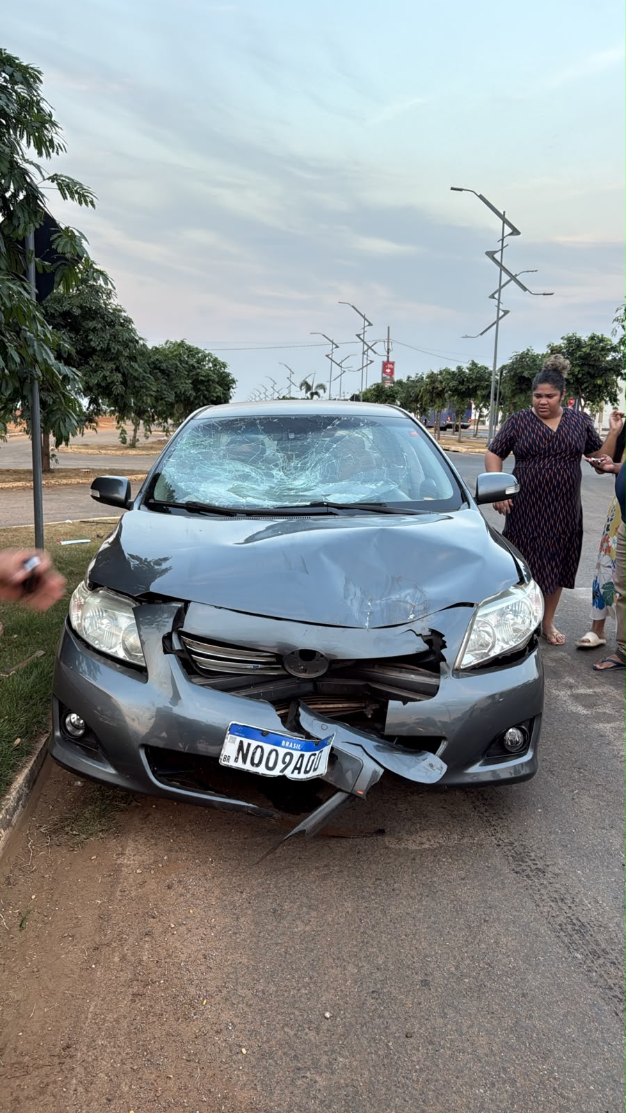 Colisão entre moto e carro fere homem em Primavera do Leste