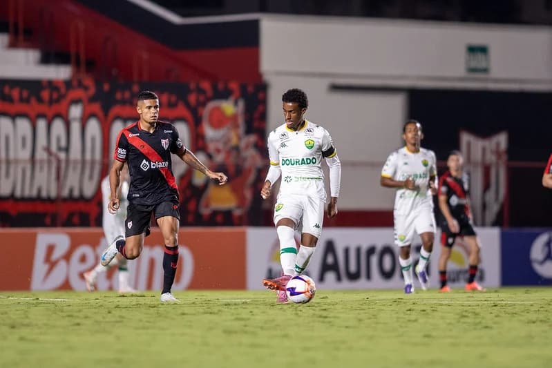 Cuiabá e Atlético-GO duelam na Arena Pantanal em MT