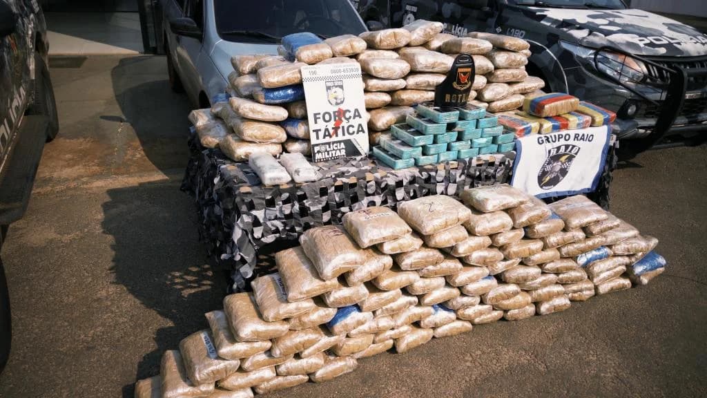 Dupla é presa com 231 tabletes de drogas na BR-174 em Pontes e Lacerda