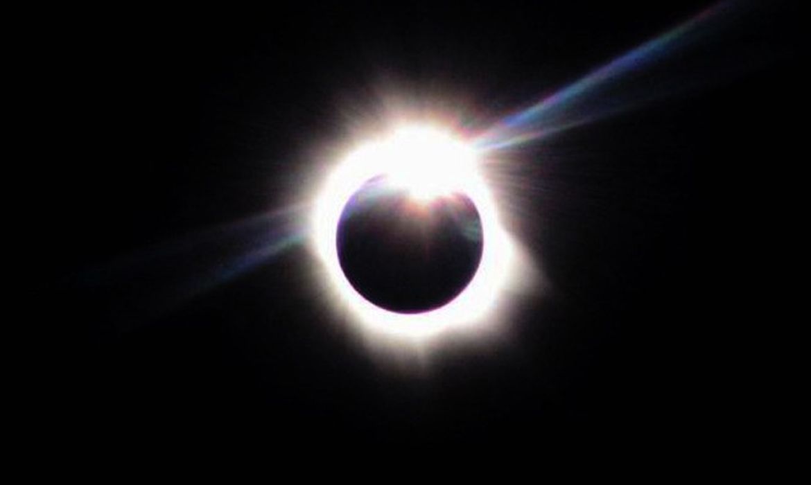 Eclipse solar total nesta quarta-feira: saiba como ver do Brasil