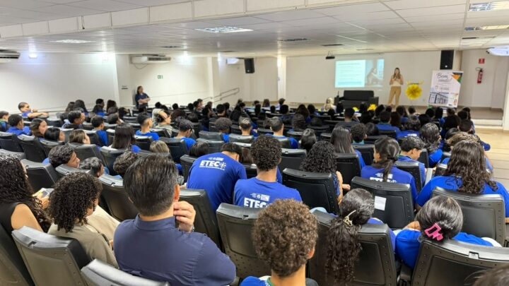 Escola do Legislativo promove prevenção ao suicídio em Cáceres