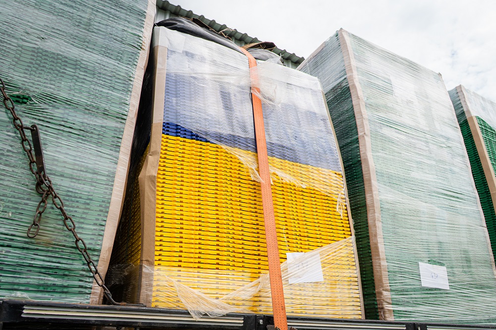 Escolas de Alta Floresta recebem pisos modulares para melhorias