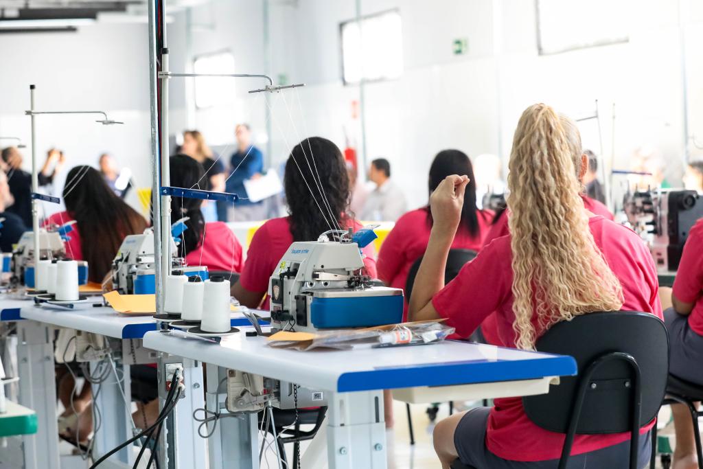 Fábrica em presídio impulsiona recomeços em MT