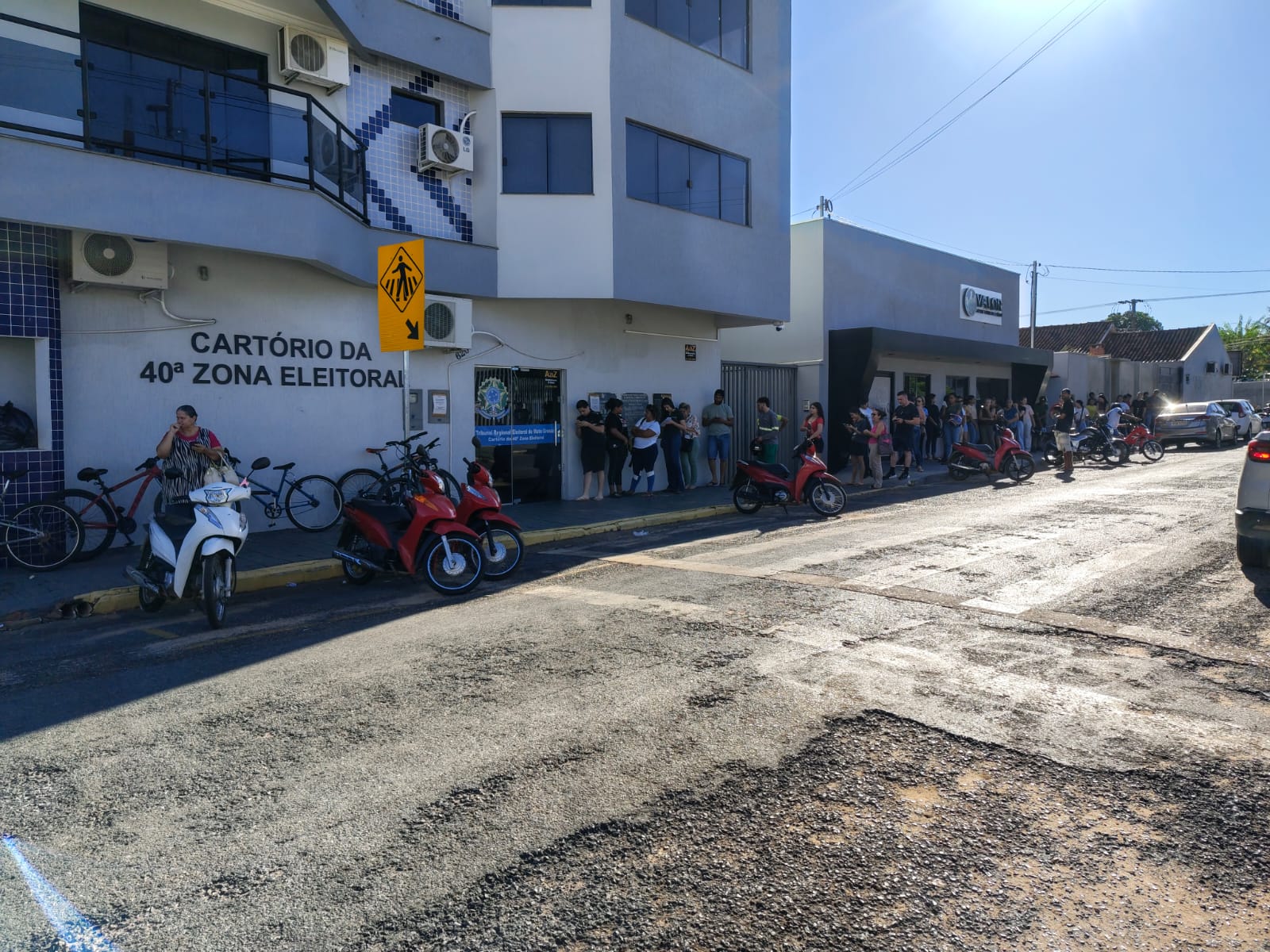 Fila intensa marca último dia para regularização do título eleitoral em Primavera do Leste (MT)