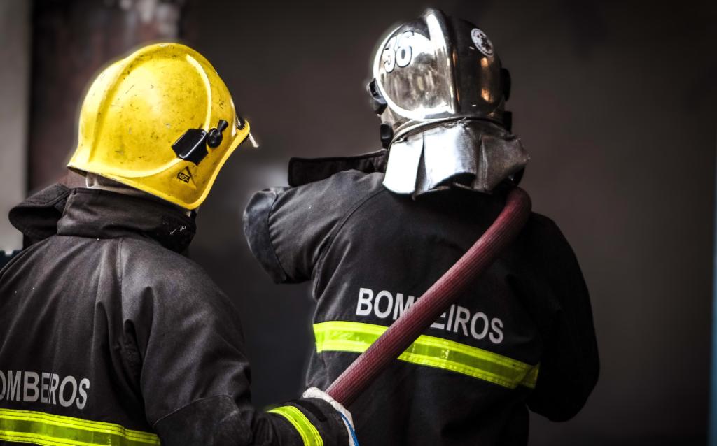 Fogo destrói residência e atinge outros dois imóveis em Rondonópolis