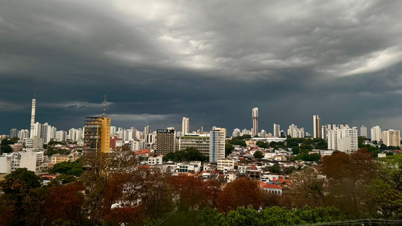 Frente fria traz temporais e ventos de 90 km/h para MT