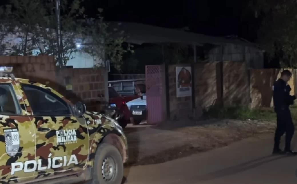 Homem baleado ao atender chamado no portão em Pontes e Lacerda