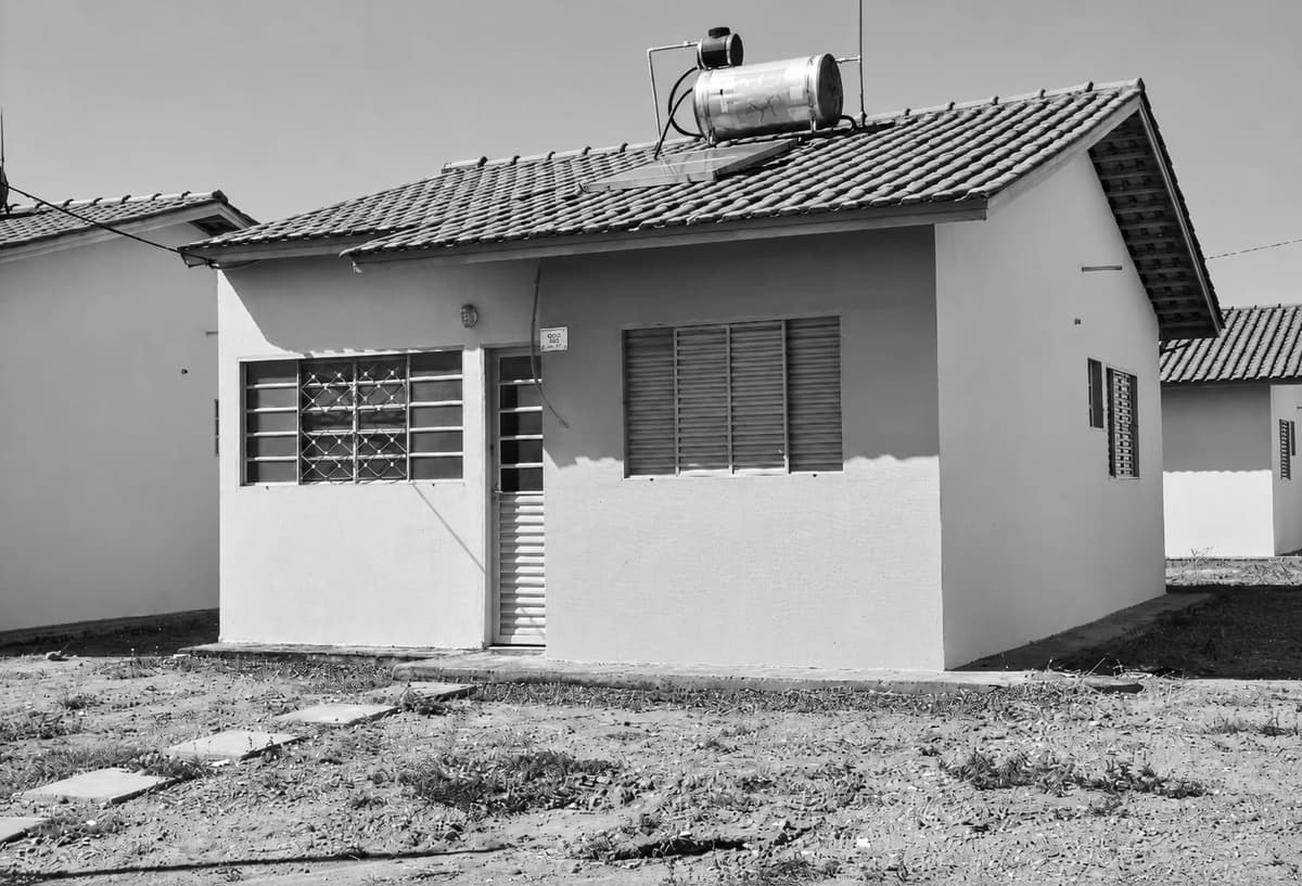 Homem com tornozeleira é achado morto em Cuiabá