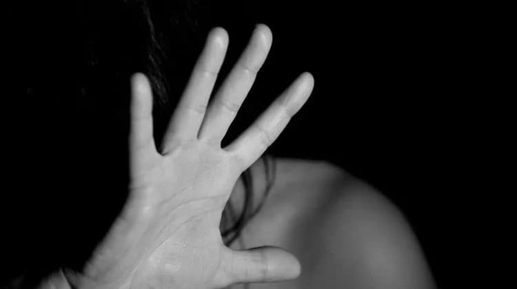 Homem é preso após agredir esposa com celular em Araguaiana