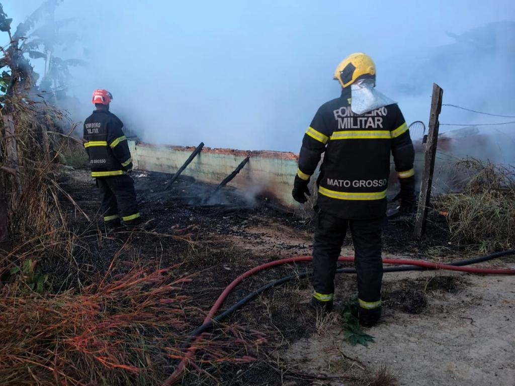 Homem esfaqueado é socorrido durante incêndio em Sinop