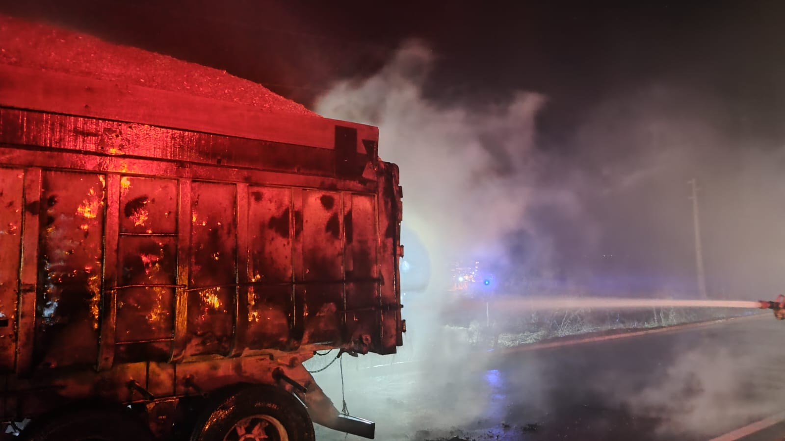 Incêndio atinge carreta na MT-130 em Primavera do Leste