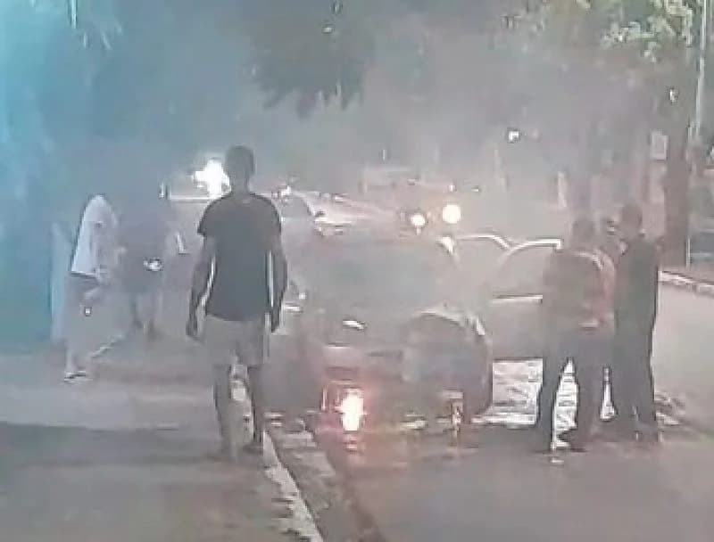 Incêndio consome carro no bairro CPA 3 em Cuiabá