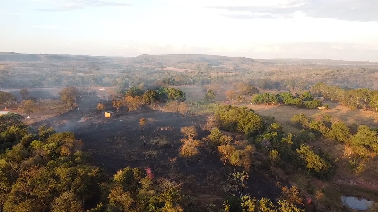 Incêndios às margens de rodovias mobilizam bombeiros em Mato Grosso