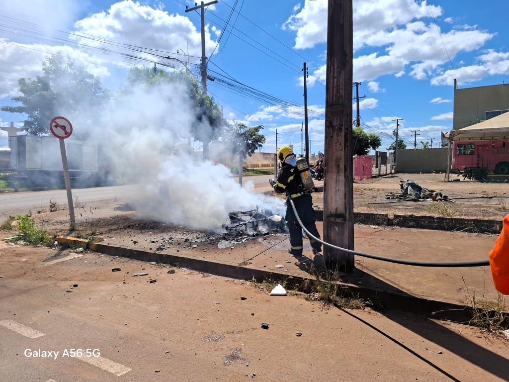 Incêndios atingem carreta e motocicleta em MT; bombeiros agem rápido em Pedra Preta e Sinop