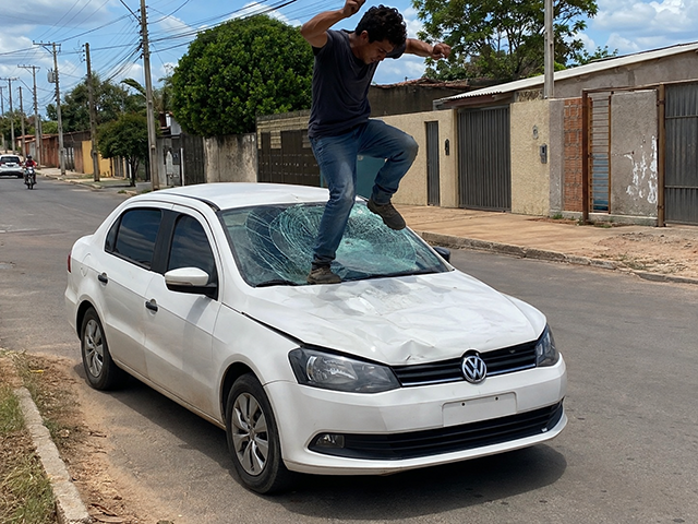 Inimputável danifica carro e assusta motorista em Sorriso