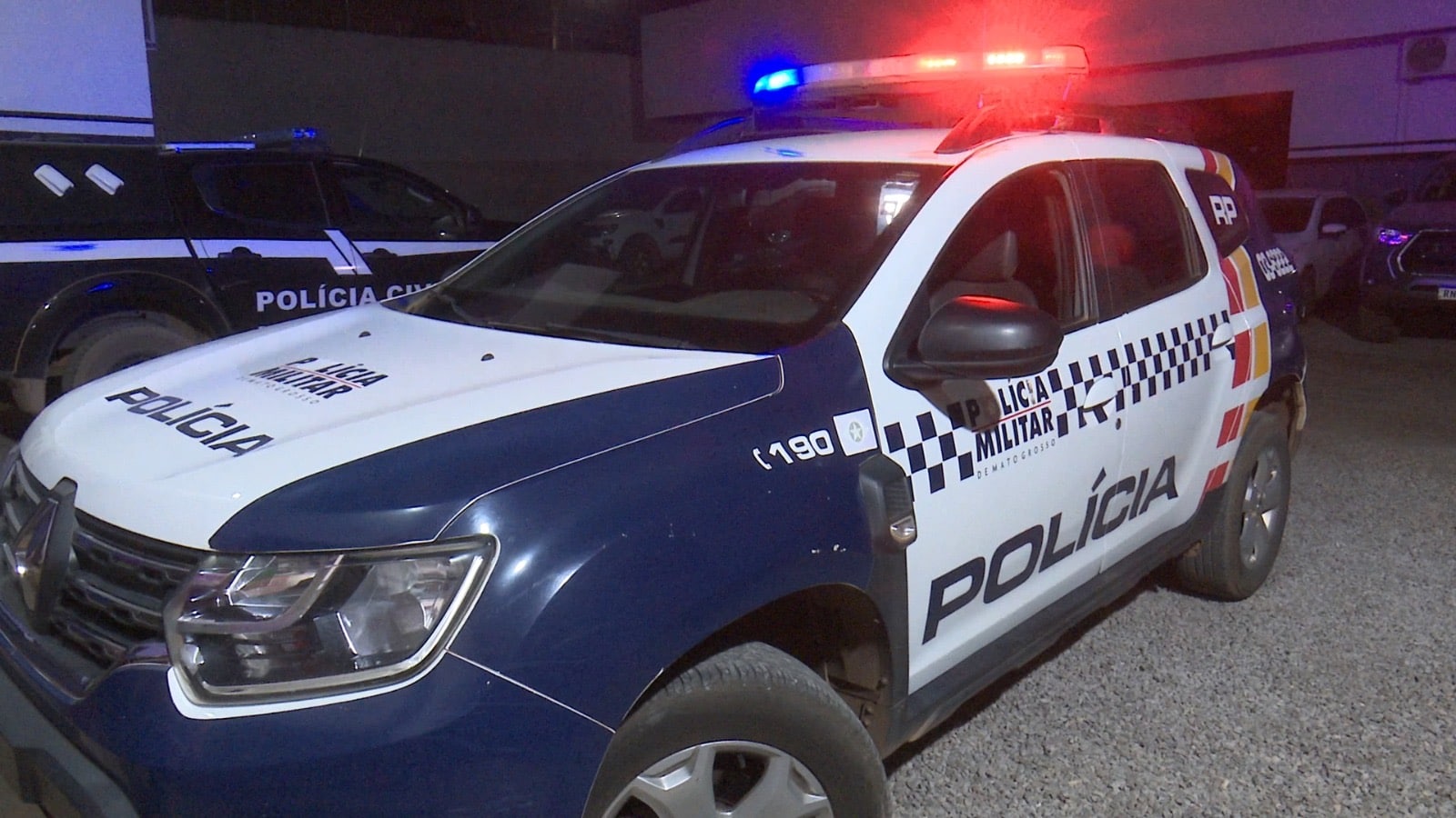 Jovem é detido dormindo sobre carro em Sorriso