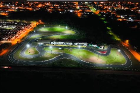 Kartódromo de Várzea Grande sedia Copa MT com nomes de destaque