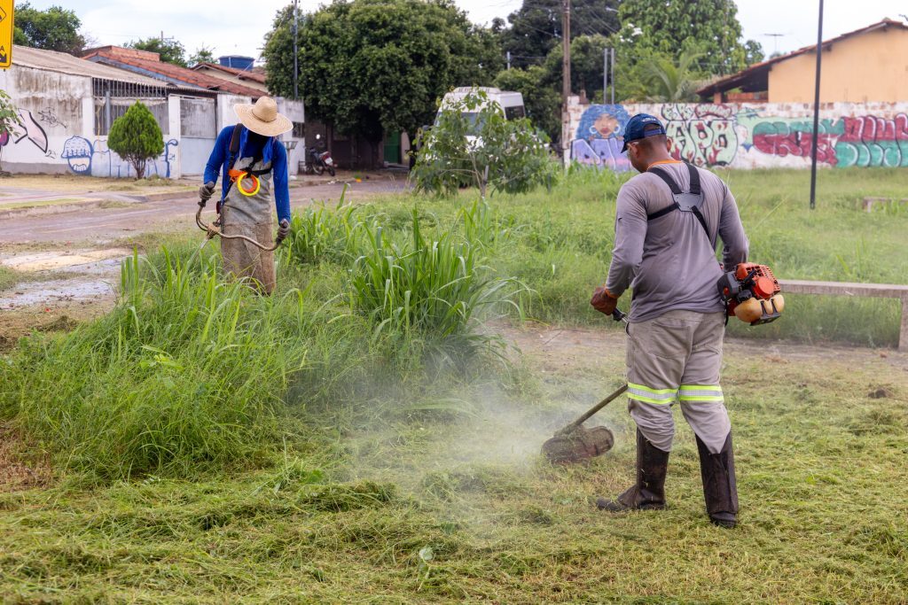 Limpeza de áreas públicas avança em Rondonópolis para coibir incêndios