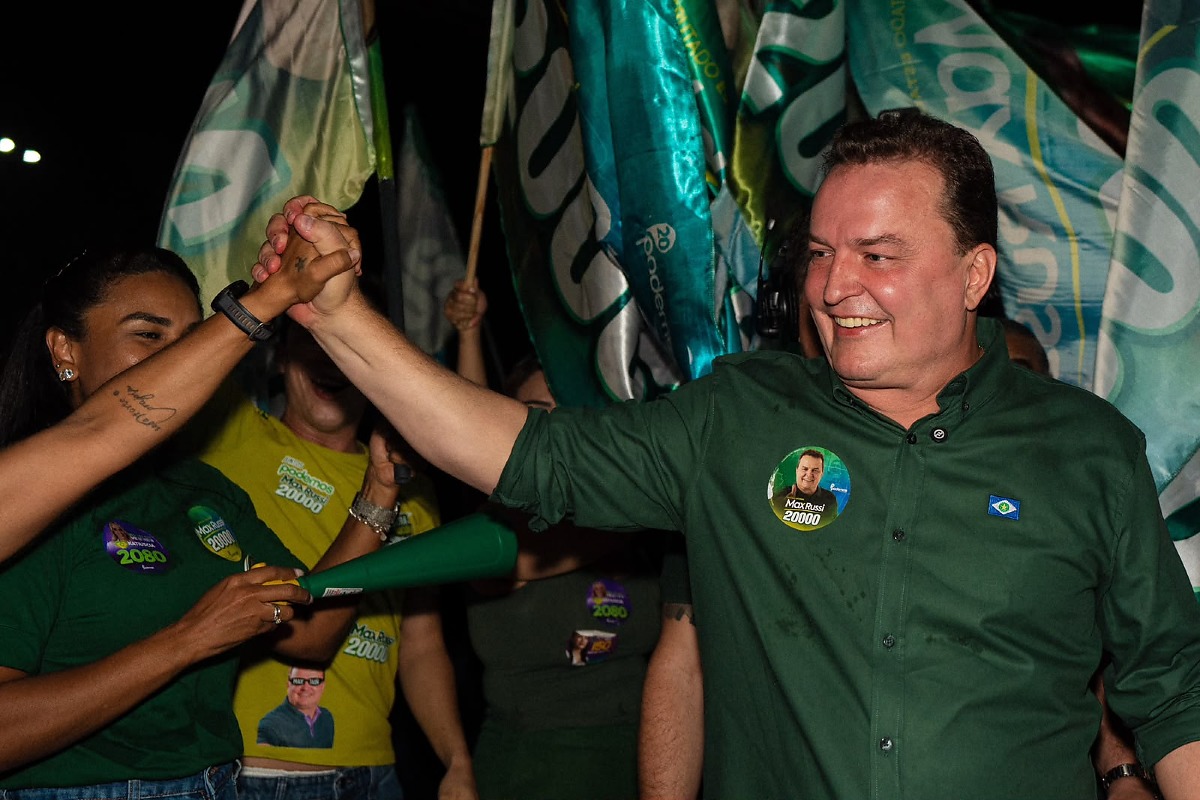 Max Russi vota em Jaciara e minimiza pesquisas eleitorais em MT