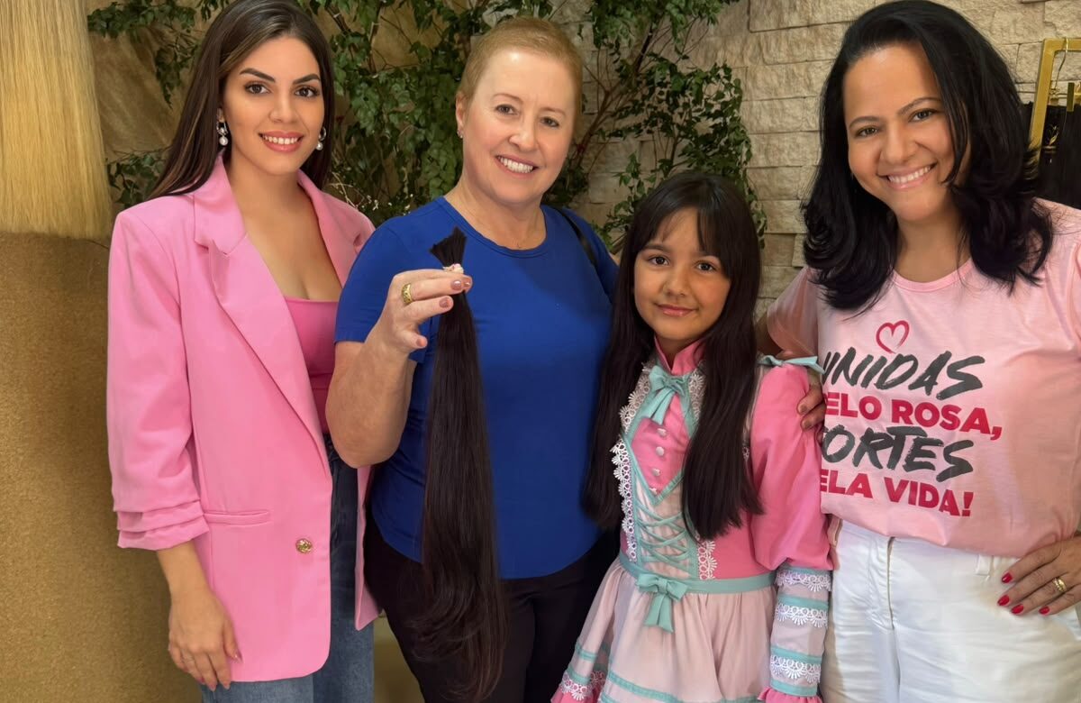 Menina de Primavera do Leste doa cabelo para vice-prefeita