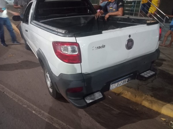 Motorista fica preso em poste após batida em Colíder