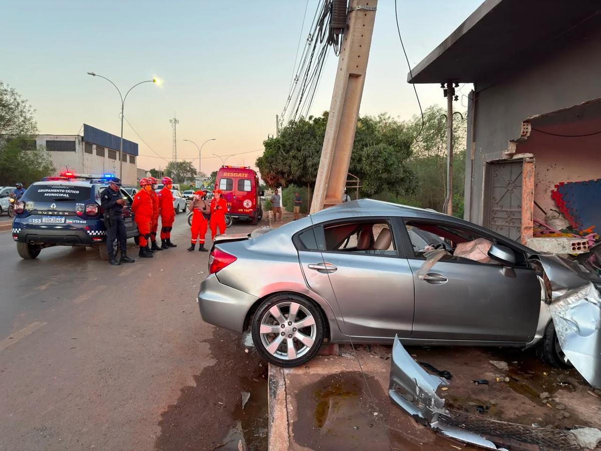 Motorista morto em colisão contra poste em Várzea Grande