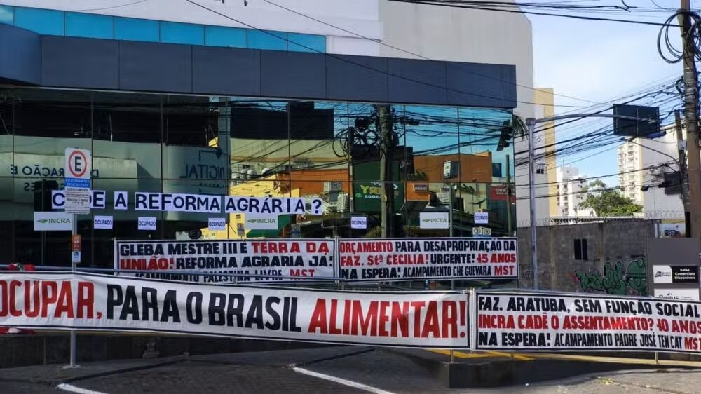 MST ocupa sede do Incra e cobra reforma agrária em Cuiabá