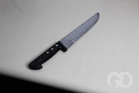 Mulher esfaqueia companheiro dormindo e é presa em Cuiabá, MT